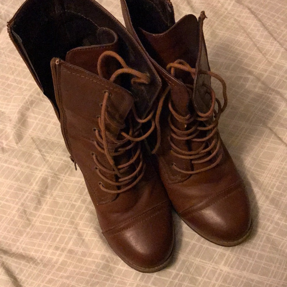Gently used brown zip up boots!